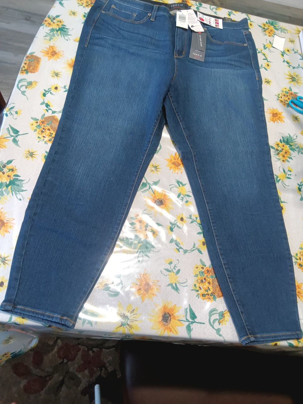 Torrid Classic Mid-Blue Women’s Jeans Size 22R Skinny Premium